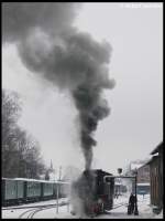 99 758 am Wasserkran im Bahnhof Bertsdorf am 24.12.2009