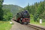 99 758 der Zittauer Schmalspurbahnen in der kurzen Steigung vor dem Endbahnhof Oybin.
August 2009