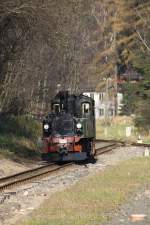 99 555 setzt am 30.10.2010 den Bahnhof Oybin um.