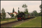 99787 hat um 15.24 Uhr den Haltepunkt Olbersdorf verlassen und fährt mit ihrem Zug am 24.5.2016 weiter in Richtung Bertsdorf.