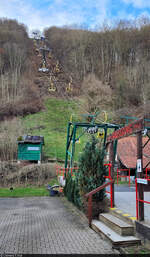 Die Burgseilbahn von Bad Lauterberg führt auf den 420 Meter hohen Hausberg und ist als Doppelsesselbahn ausgeführt.