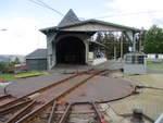 Die Bahnhofshalle vom Bahnhof Lichtenhain am 27.Mai 2020.Über die Drehscheibe fahren die Züge an den Bahnsteig.