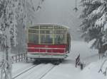 Der Personenwagen der Oberweibacher Bergbahn hatte an diesem Tag nicht nur mit den Schneemassen zu kmpfen, sondern auch mit unglaublich dichtem Nebel.