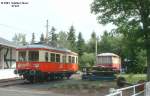 Triebwagen 479 201-6 am 22.06.2003 in der Station Lichtenhain, rechts ein Beiwagen, der nicht sehr betriebsfhig aussieht.