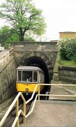 Standseilbahn Dresden__Der kurze Tunnel vor der Bergstation.__10-05-1990
