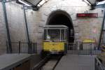 Wenige Minuten nachdem Wagen 2 der Dresdener Standseilbahn die Talstation am Krnerplatz in Loschwitz verlassen hat, luft bereits Wagen 1 in derselben ein.