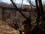 Wagen 2 der Standseilbahn Dresden berquert die Plattleite auf der Fahrt zur Talstation DD-Loschwitz (24.03.03)