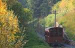 Wagen 4 der Heidelberger Bergbahn kurz vor dem Erreichen der Bergstation  Knigsstuhl , Herbst 2007.