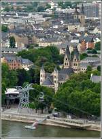 - Am Rhein - Die Talstation der Rheinseilbahn vor der Kulisse der St Kastor und der Liebfrauenkirche in Koblenz.