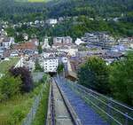 Bad Wildbad, Blick auf den unteren Streckenteil der Sommerbergbahn mit der Talstation, Sept.2026