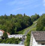 Bad Wildbad, Blick auf die Ausweichstelle der Sommerbergbahn, Sept.2026