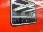 Alltag im Mnchner Hbf. 
-Der Zug ist zu spt und alle strmen in den ICE-
23. Mai 2013.