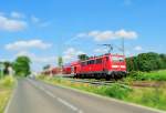 RE 4, Wupperexpress 111 112, am 16.7.2014 auf der KBS 485 nach Aachen, bei Geilenkirchen. Mit Tilt Shift bearbeitet