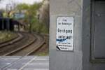 Der Vorstand des Bundesbahn-Betriebsamtes Dortmund-1 lässt im Bahnhof Kirchderne darauf hinweisen, dass der Durchgang am Bahnsteigende untersagt ist (15.04.2022)