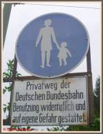 Ja sie lebt noch, die Bundesbahn - zumindest auf diesem Schild am Fussweg vom Bahnhof Mainz Bischofsheim zum BW, wo am Wochenende 13.