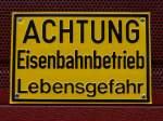 Diese Schilder hngen seit ein paar Tagen an der neuen Schallschutzmauer an der Bleibergerstrasse in Aachen.