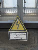 Ein Achtungs Schild für Zugsammelschiene im Chemnitzer Hauptbahnhof,22.12.2013