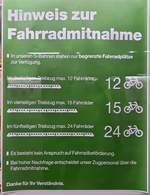 Aufgrund der hohen Auslastung und mangelnder Mitnahmekapazitäten auf den Linien S3 und S5 bzw. S5X der S-Bahn Mitteldeutschland (DB Regio Südost) zwischen Halle (Saale) und Leipzig können Fahrräder seit Mitte des letzten Jahres offiziell nur in sehr begrenztem Maße mitgeführt werden. In der Vergangenheit ist es schon mehrmals zu Problemen gekommen.
Inwieweit sich an die Vorgaben auf dem abgebildeten Aushang in Halle(Saale)Hbf gehalten wird, steht auf einem anderen Blatt Papier.
Mehr Informationen: https://www.mz-web.de/mitteldeutschland/voll--voller--s-bahn-pendlern-mit-fahrrad-soll-der-zustieg-oefter-verweigert-werden-31110104
[30.8.2018 | 16:24 Uhr]