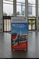 Mein erstes Bild auf der InnoTrans 2018 zeigt ein Roll-Up in der Messehalle, das u.a.