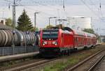 DB 147 004 mit Überführung Richtung Stralsund oder Rügen - Bf Anklam durch am 11.10.2020.