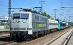 Railadventure mit  111 029-5  (NVR:  91 80 6 111 029-5 D-RADVE ) mit Überführungszug von fabrikneuen E-Triebzug für NAH.SH  526 003  (NVR:  94 80 2526 003-5 D-SRSDE...... ) am 16.05.22