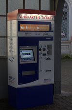 Freundlicher Fahrkartenautomat der MRB in Döbeln.