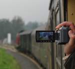 Whrend einer versucht, die V100 an der Zugspitze scharf zu stellen hlt der Kollege die Video-Kamera ins Bild :) sowas passiert, wenn man gemeinsam unterwegs ist um das Film- und Fotoarchiv zu fllen