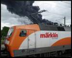 Die Märklin- 120 112-8 brennt!!!

...nein Scherz ;) Der Lok gehts gut. Die Wolken stammen von einem Lagerhausbrand in Ludwigshafen, der erst am frühen Abend unter Kontrolle gebracht werden konnte. Das Bild entstand auf der Rheinbrücke auf mannheimer Seite. (22.06.2013)
