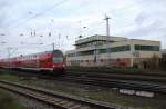 3.11.2013 Warnemnde. Wegen der Verzgerungen am Hauptstadtflughafen verkehrt der Airport Express vorbergehend auch nach Warnemnde. Reisende knnen hier alternativ per Frachtschiff oder Kreuzfahrtschiff die Transatlantik-Passage beginnen. 