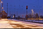 Bahnhof Angersdorf kurz vor dem Umbau  Ausfahrt Richtung Halle (Saale) mit Fahrdienstleiter-Stellwerk  Ag  zur Blauen Stunde.