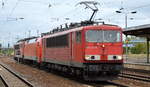 DB Cargo Lokzug mit 155 211-6 (9180 6 155 211-6 D-Rpool) mit 152 139-2 [NVR-Number: 91 80 6152 139-2 D-DB] + 155 180-3 (9180 6 155 180-3 D-Rpool) am Haken am 13.09.18 Durchfahrt Bf. Flughafen Berlin-Schönefeld.