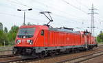 DB Cargo Deutschland AG mit  187 144  [NVR-Number: 91 80 6187 144-1 D-DB] und 363 163-7 (9880 3 363 163-7 D-DB) am Haken als Lokzug am 20.05.19 Bf.