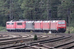 in Duisburg-Entenfang angekommen sah ich noch diesen Lokzug mit einer 151er als Zuglok einer 155er,zwei 185er,einer 145er und am Zugschluss 152 048-5 in die Ferne endschwinden 19.10.2016 