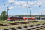 EBS 132 334-4 mit einem Schrottlokzug vom DB Stillstandsmanagement Karsdorf nach Erfurt Gbf, am 13.07.2022 bei der Ausfahrt in Naumburg (S) Hbf.