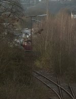 Leider sind nur Details zu erkenen von der RailsystemsRP V90/290 008-2, die hier samt eines Unkrautvernichtungszuges in Hattingen abgestellt war.