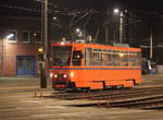 Der Tatra Wagen T6A2(551)aus dem Baujahr1990 von CKD Praha-Smichov stand am Abend des 02.01.2020 ganz alleine auf dem Betriebshof der Rostocker Straßenbahn AG