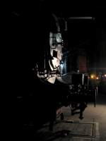 Schsische Schnheit, 27.10.07 Bei der Nachtfotoparade stand die alte Lady 38 205 im Lokschuppen und wurde von einem Scheinwerfer angestrahlt, wobei sich die Konturen ihres  Gesichtes  so richtig