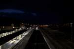Marburg (Lahn) Hauptbahnhof bei Dmmerung, Bahnsteigansicht.
