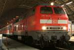 Die 218 103-0 prsentiert ihre Klassik als RE in Frankfurt HBF am 22.10.2009 Aufgenommen vom Bahnsteigende