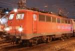 Die 115 166-1 steht mit ihrem Schadzug/PBZ fr eine Weile in Dsseldorf HBF, aufgenommen am 13.11.2009 Besten Gru an den freundlichen Tf, der dieses Bild mglich machte