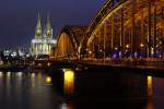 Hohenzollernbrücke und der Kölner Dom am 29.12.2015 in Köln.