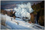 Winterdampf im Erzgebirge - 99 1773 fährt nahe der tschechischen Grenze, dem Pöhlbach entlang, in Richtung Unterwiesenthal.