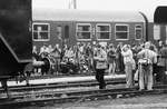 Fotografen faszinieren (nicht nur) bei Eisenbahnveranstaltungen durch ihren Einfallsreichtum, DAS Bild in den  Kasten  zu bekommen.