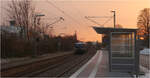 Morgenstimmung - 

... an der Station Rommelshausen mit einem durchfahrenden Sonderzug gezogen von E10 228.

11.12.2022 (M)