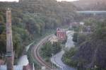 15.09.2007 Plauensche Grund bei Dresden. Im Hintergrund die Autobahnbrcke A17 Dresden-Prag und links der Schornstein der alten Felsenkellerbrauerei. Im Tal schlngelt sich die Bahnline Dresden-Chemnitz, die Strae nach Freital und die Weieritz durch den Plauenscher Grund.