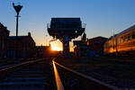 Abendstimmung im S�chsischen Eisenbahnmuseum Chemnitz-Hilbersdorf (Das Foto entstand im Rahmen einer Fotoveranstaltung, Gleisbereich durfte betreten werden), 12.03.2022