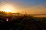 Morgenstimmung an der Bahnstrecke Treuchtlingen-W�rzburg bei Oberdachstetten, 07.05.2022