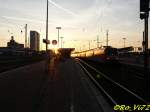 Abendstimmug im Dortmunder Hbf, links die ehemalige Union-Brauerei, rechts die 101 090-9.