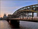 Die Hohenzollernbrcke in Kln im Abendlicht des 20.11.2010.