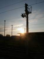 Sonniger Abend am Bahnhof in Bergen/Rgen am 04.Mai 2011.